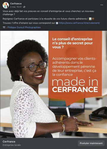 Photographie de portrait corporate d'une femme à son poste de travail pour la campagne de communication Marque Employeur du Réseau Cerfrance, post Facebook. | Philippe DUREUIL Photographie